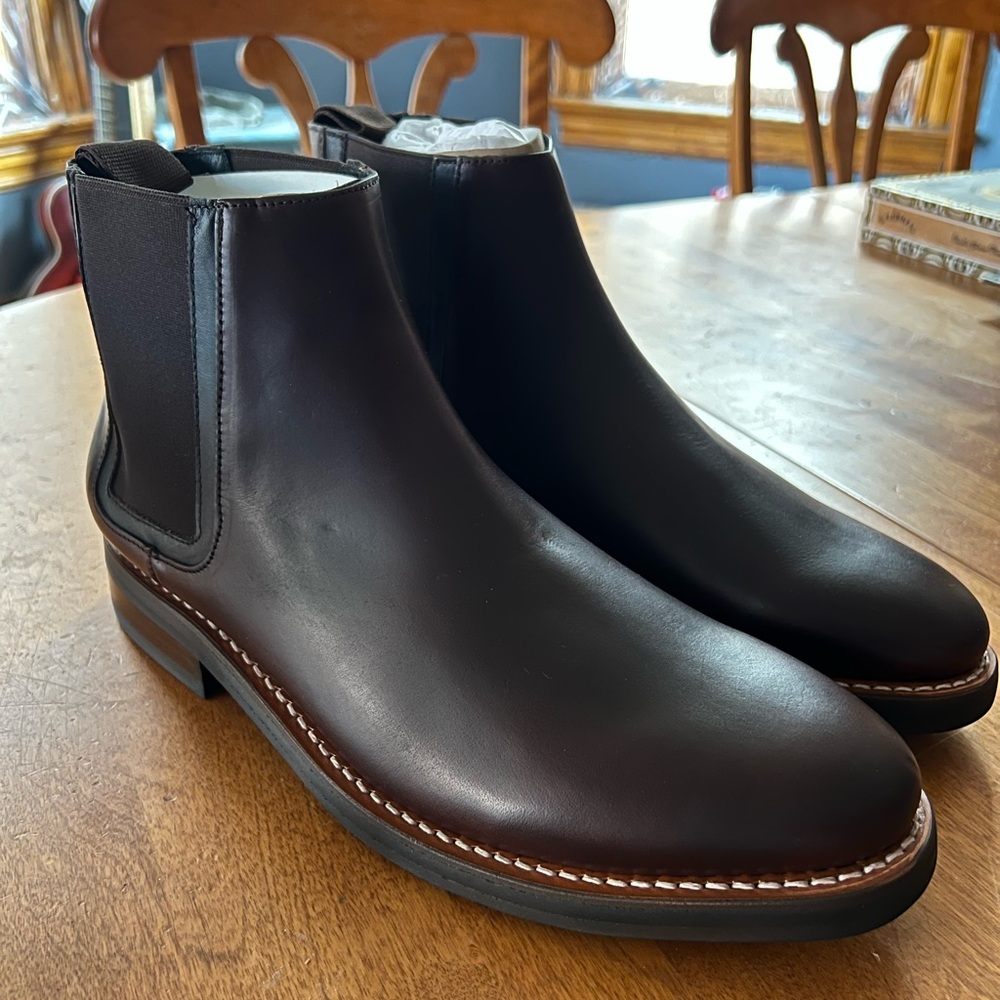 Elegant Black Leather Chelsea Boots